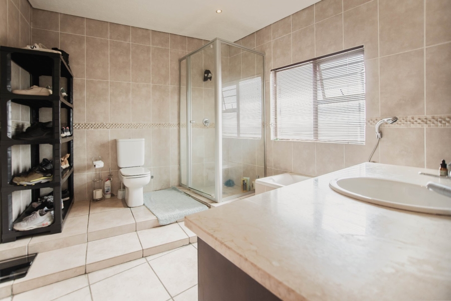 5 Bedroom Property for Sale in Dowerglen Gauteng