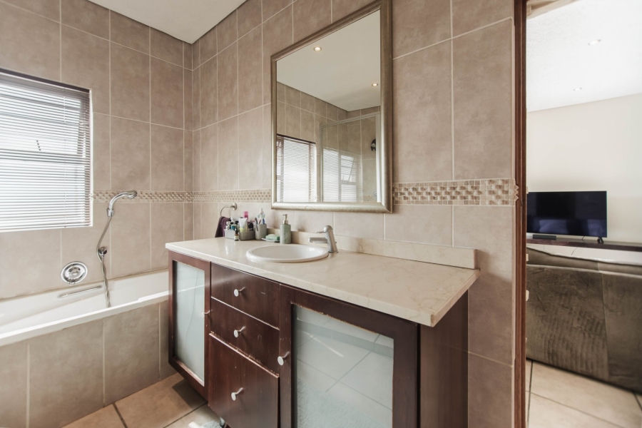 5 Bedroom Property for Sale in Dowerglen Gauteng