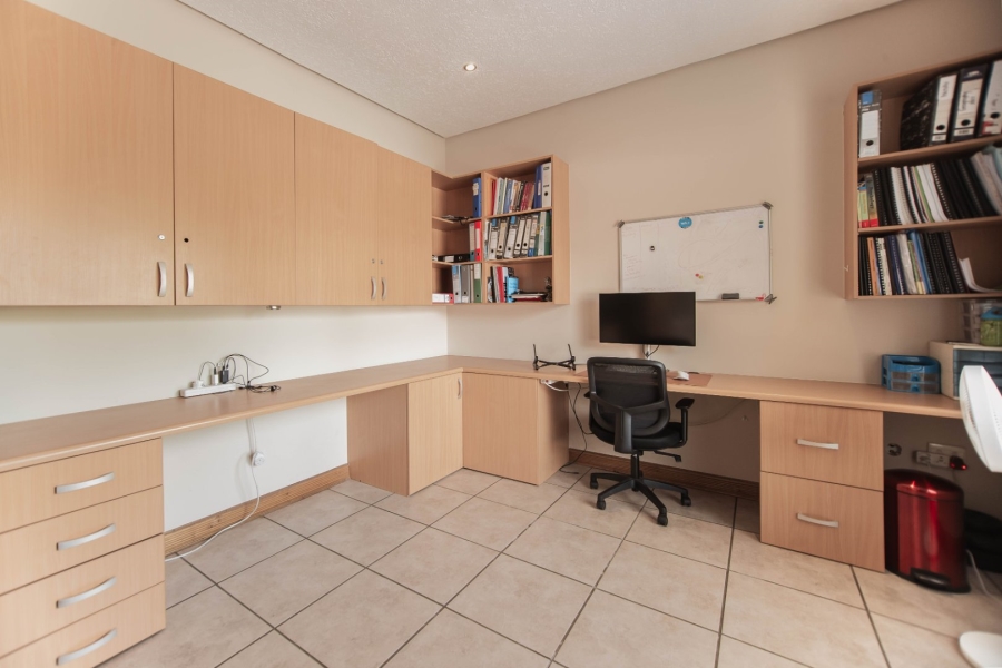 5 Bedroom Property for Sale in Dowerglen Gauteng