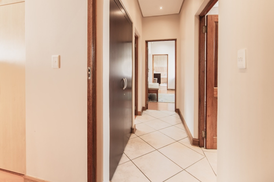 5 Bedroom Property for Sale in Dowerglen Gauteng