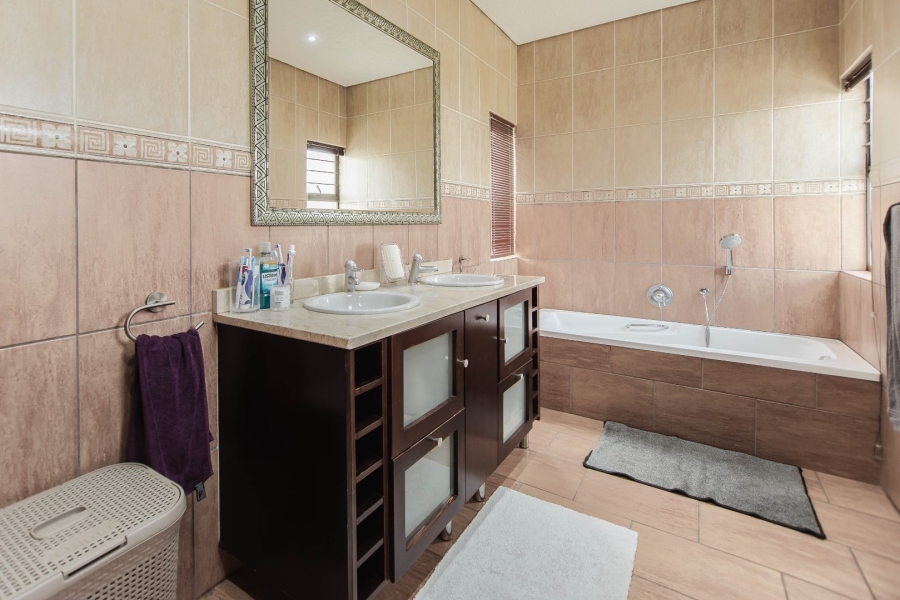 5 Bedroom Property for Sale in Dowerglen Gauteng
