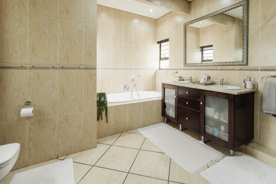 5 Bedroom Property for Sale in Dowerglen Gauteng