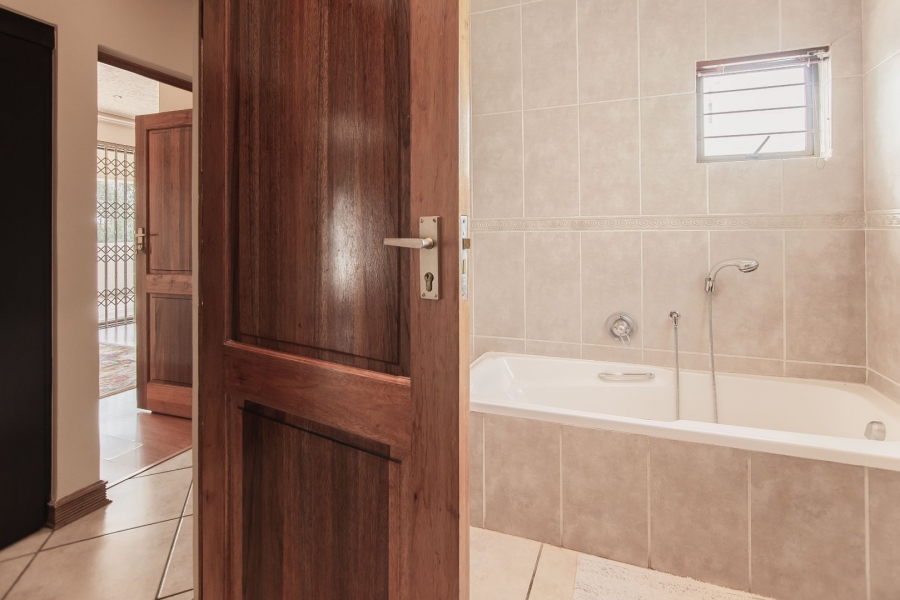 5 Bedroom Property for Sale in Dowerglen Gauteng