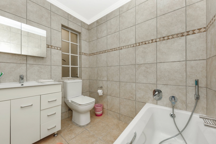 2 Bedroom Property for Sale in Magaliessig Gauteng