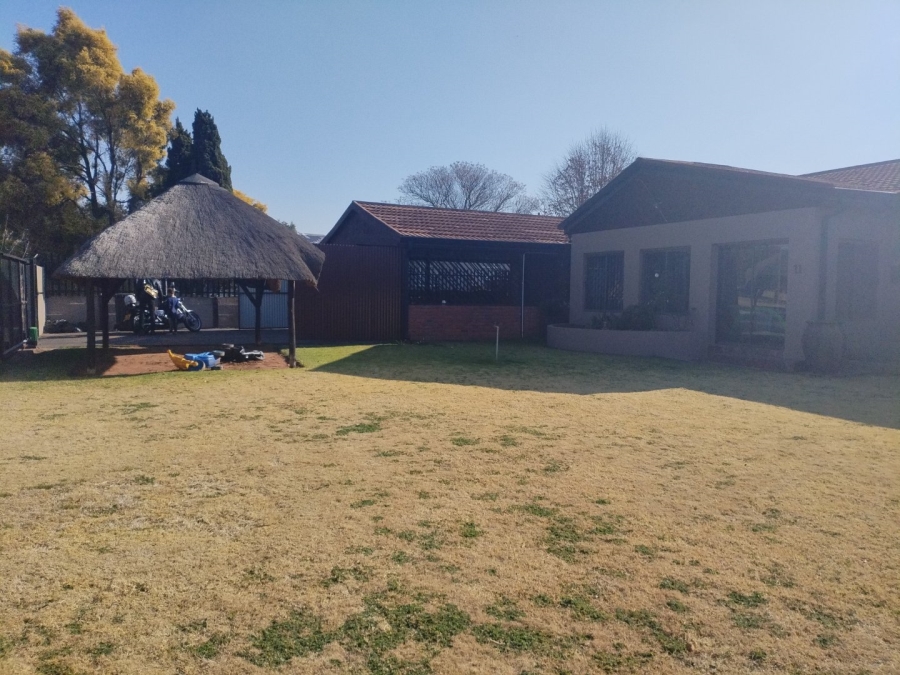 5 Bedroom Property for Sale in Petersfield Gauteng