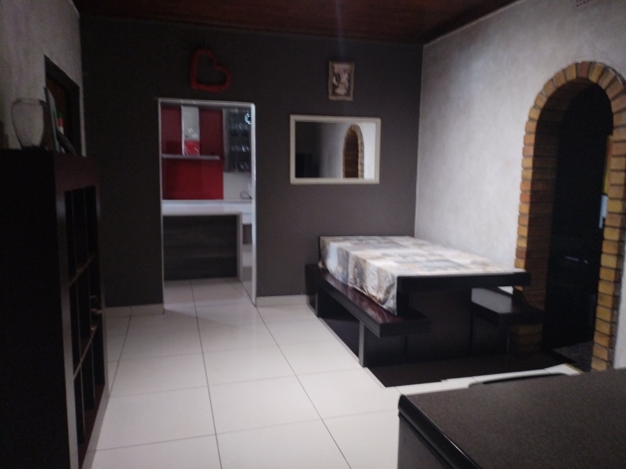 5 Bedroom Property for Sale in Petersfield Gauteng