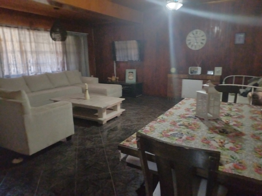 5 Bedroom Property for Sale in Petersfield Gauteng
