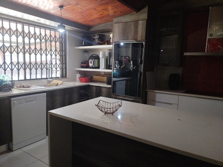 5 Bedroom Property for Sale in Petersfield Gauteng