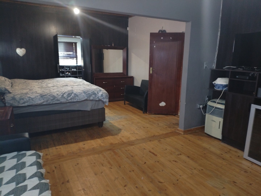 5 Bedroom Property for Sale in Petersfield Gauteng