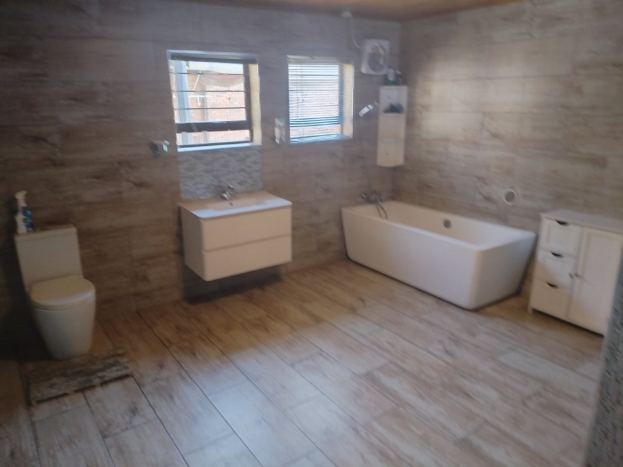 5 Bedroom Property for Sale in Petersfield Gauteng