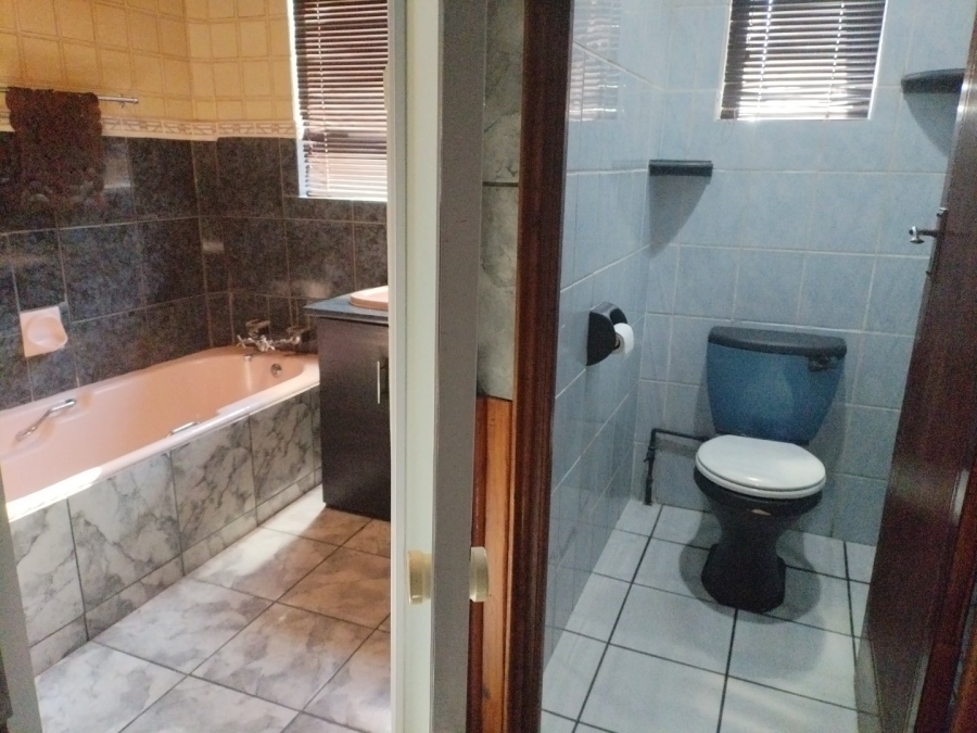 5 Bedroom Property for Sale in Petersfield Gauteng