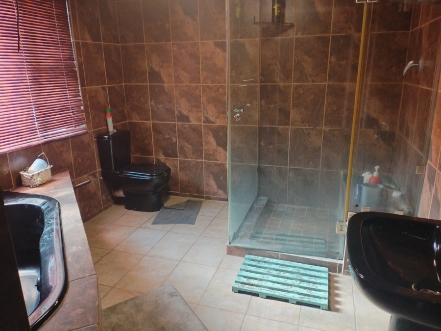 5 Bedroom Property for Sale in Petersfield Gauteng