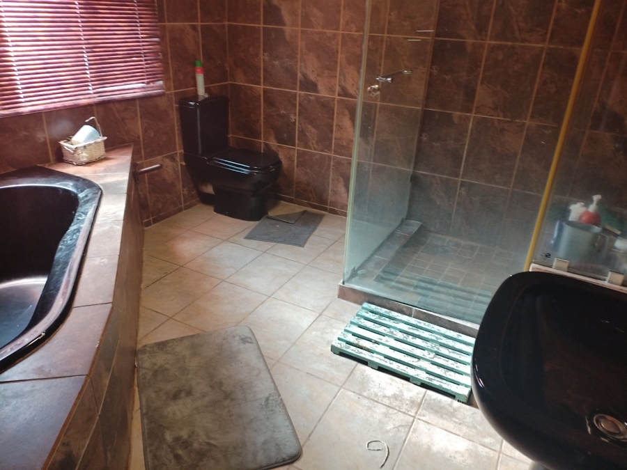5 Bedroom Property for Sale in Petersfield Gauteng