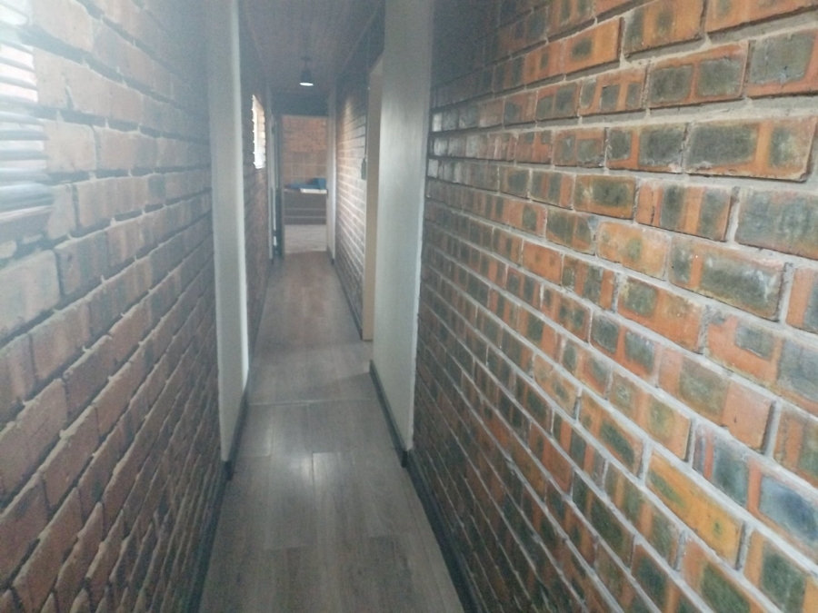 5 Bedroom Property for Sale in Petersfield Gauteng