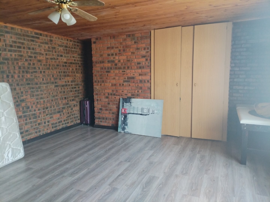 5 Bedroom Property for Sale in Petersfield Gauteng