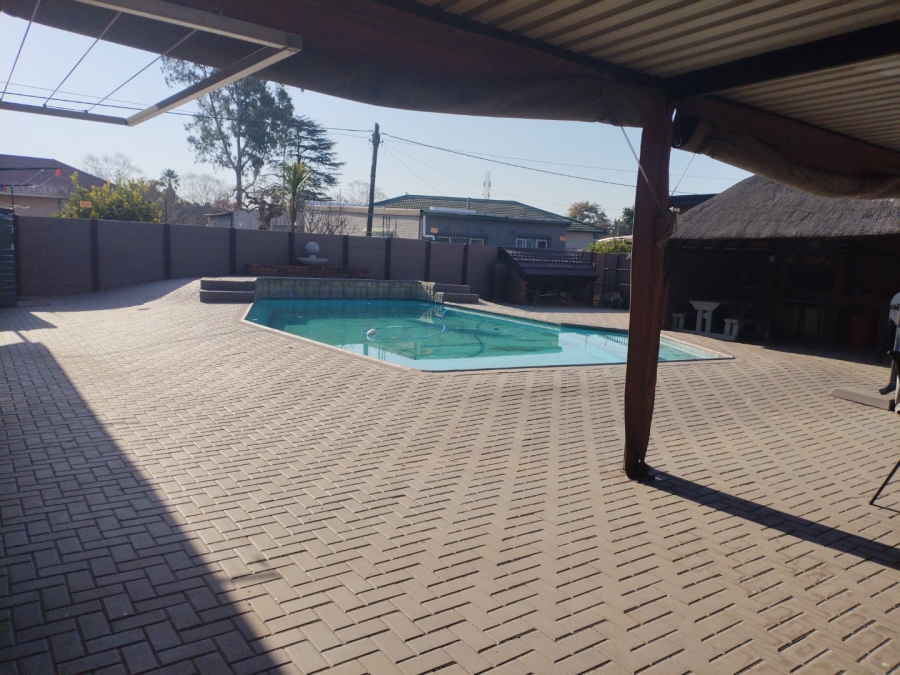 5 Bedroom Property for Sale in Petersfield Gauteng
