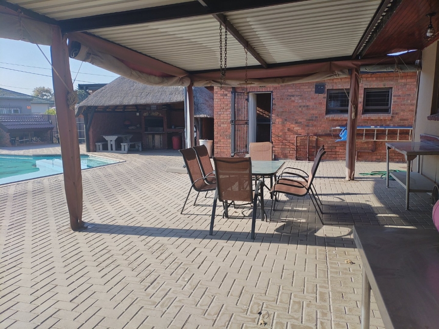 5 Bedroom Property for Sale in Petersfield Gauteng