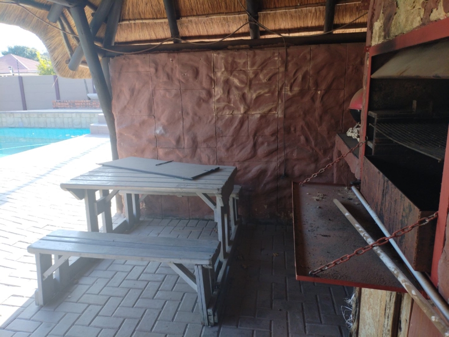5 Bedroom Property for Sale in Petersfield Gauteng