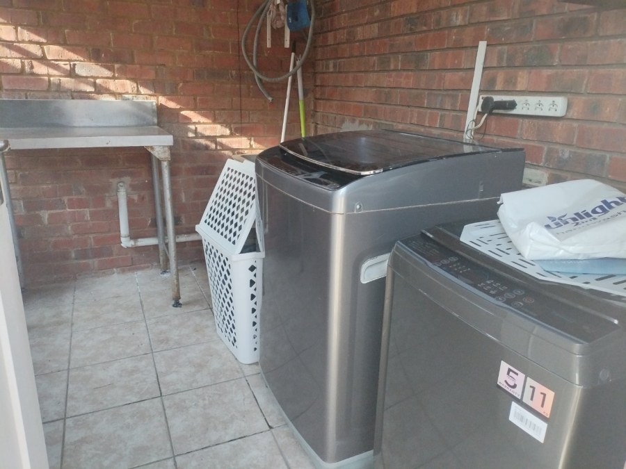 5 Bedroom Property for Sale in Petersfield Gauteng