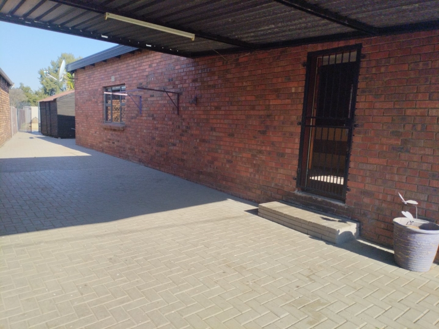 5 Bedroom Property for Sale in Petersfield Gauteng