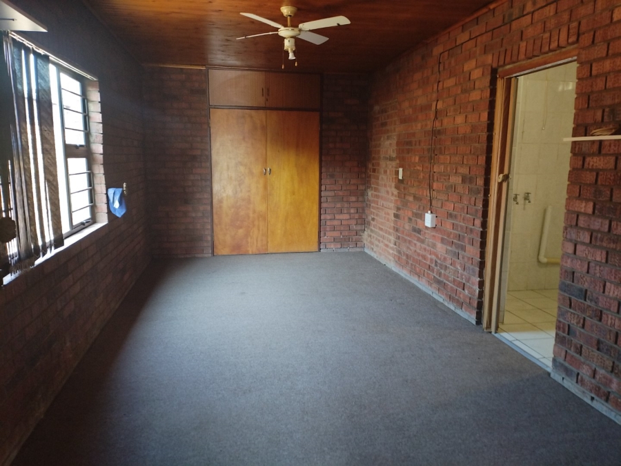 5 Bedroom Property for Sale in Petersfield Gauteng