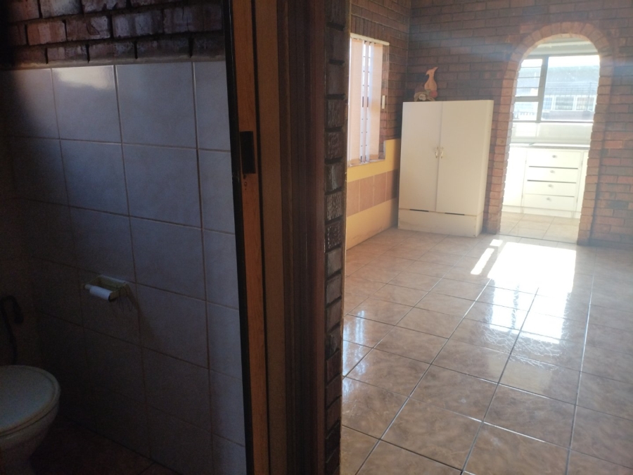 5 Bedroom Property for Sale in Petersfield Gauteng