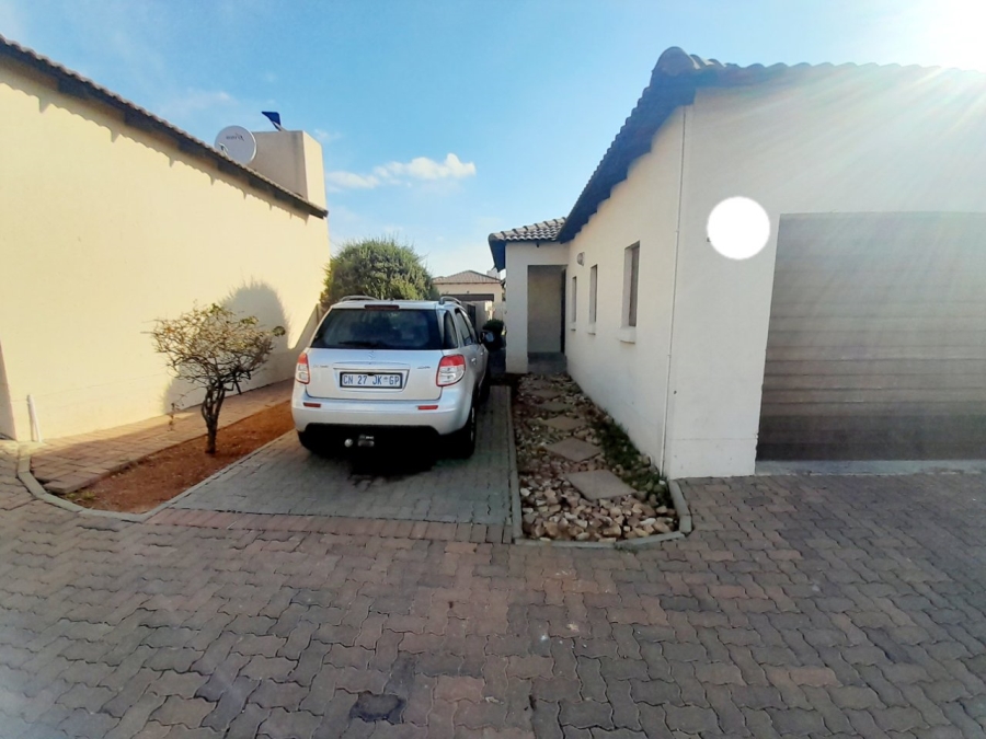 3 Bedroom Property for Sale in Thatchfield Hills Gauteng