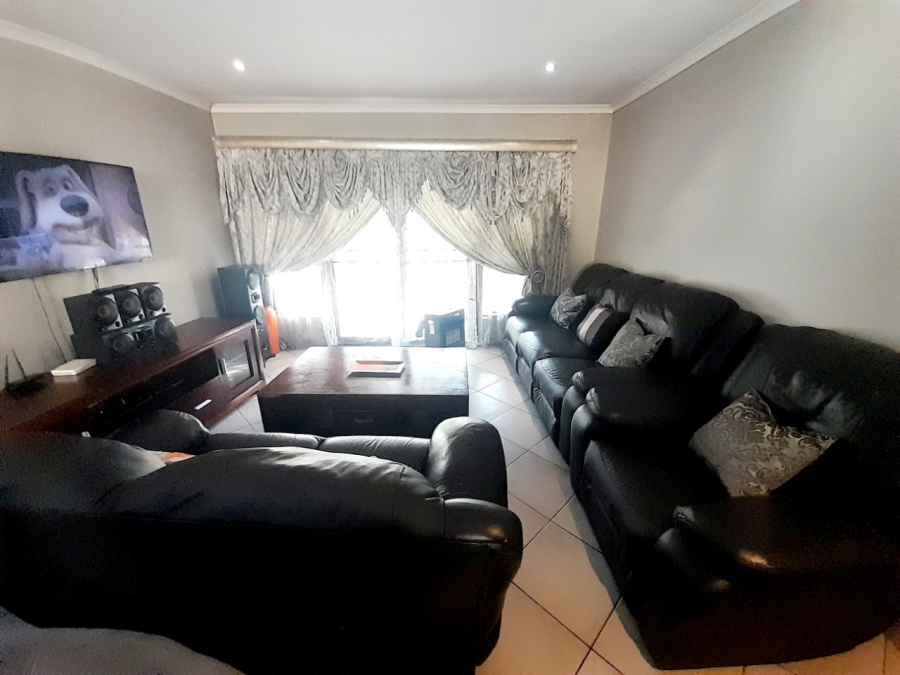 3 Bedroom Property for Sale in Thatchfield Hills Gauteng