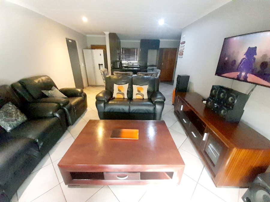 3 Bedroom Property for Sale in Thatchfield Hills Gauteng
