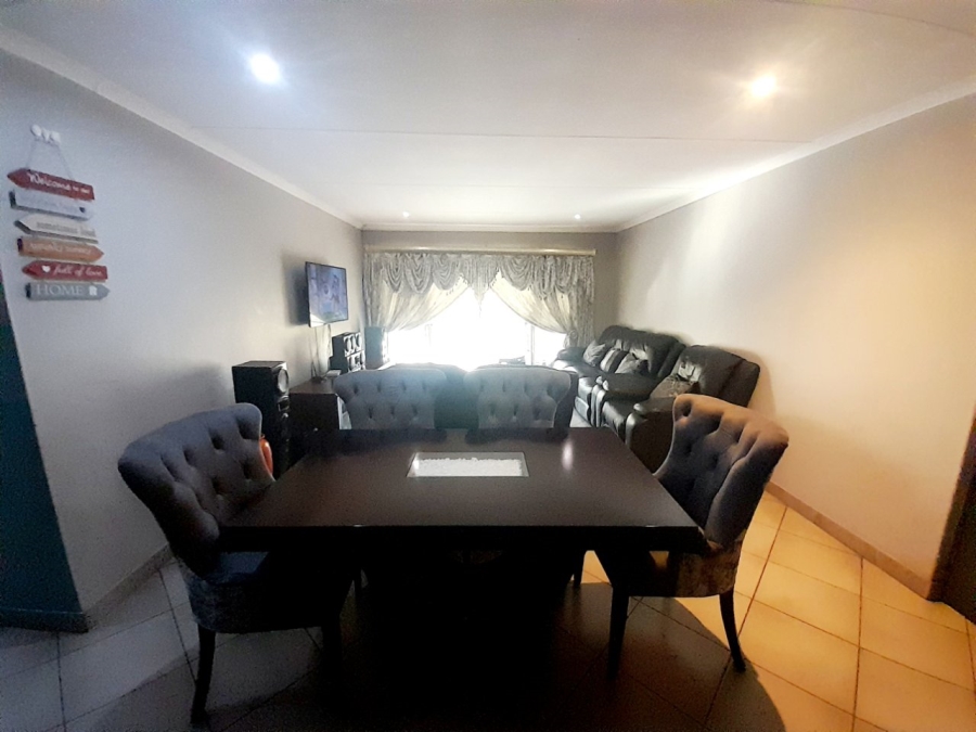 3 Bedroom Property for Sale in Thatchfield Hills Gauteng