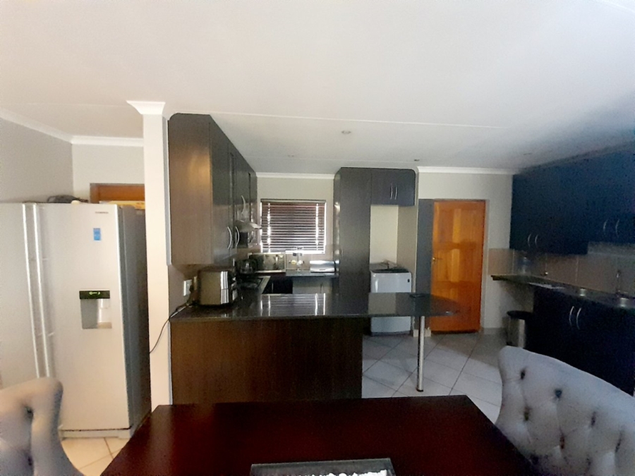 3 Bedroom Property for Sale in Thatchfield Hills Gauteng