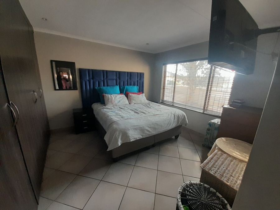 3 Bedroom Property for Sale in Thatchfield Hills Gauteng