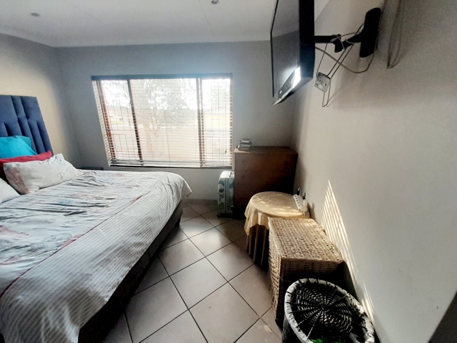 3 Bedroom Property for Sale in Thatchfield Hills Gauteng
