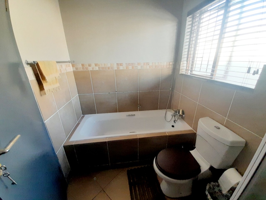 3 Bedroom Property for Sale in Thatchfield Hills Gauteng