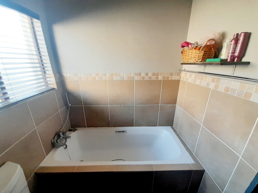 3 Bedroom Property for Sale in Thatchfield Hills Gauteng