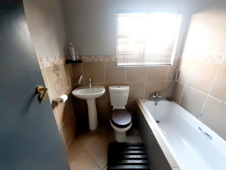 3 Bedroom Property for Sale in Thatchfield Hills Gauteng