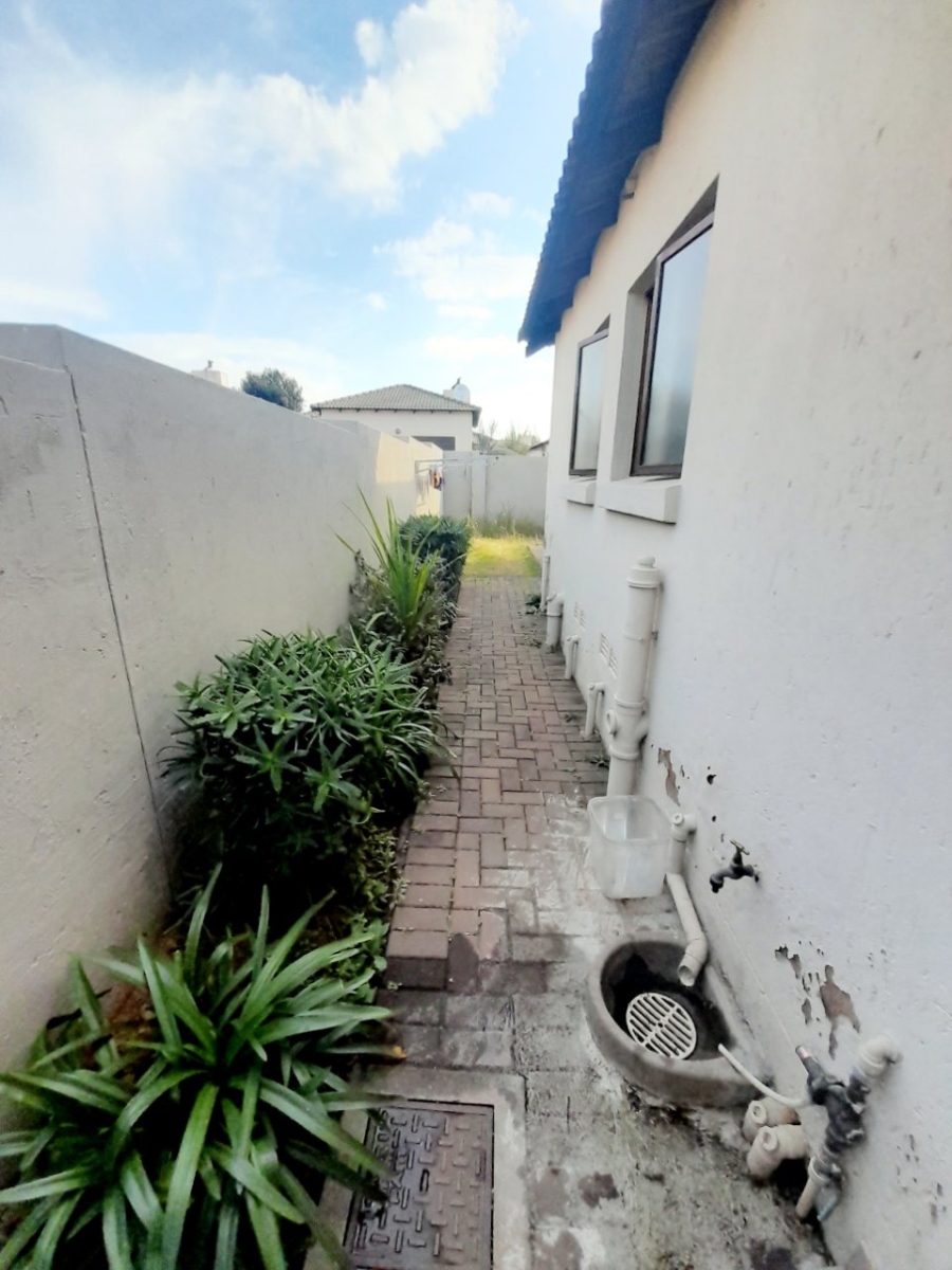 3 Bedroom Property for Sale in Thatchfield Hills Gauteng