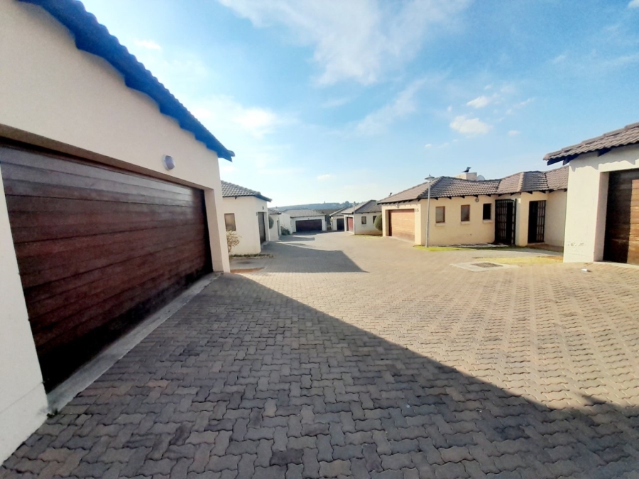 3 Bedroom Property for Sale in Thatchfield Hills Gauteng