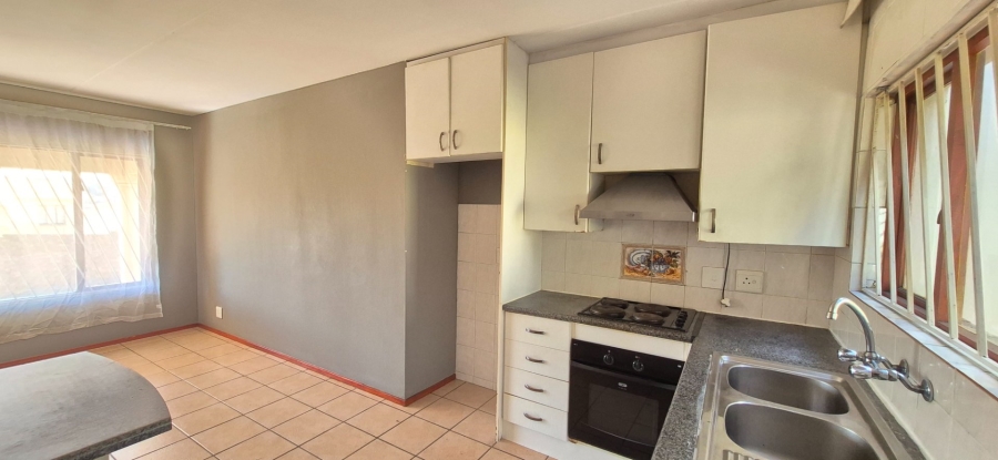 To Let 2 Bedroom Property for Rent in Mondeor Gauteng