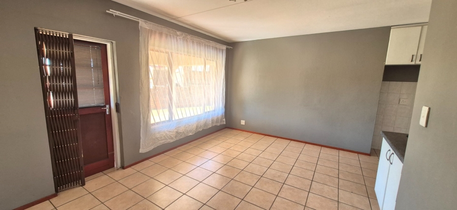 To Let 2 Bedroom Property for Rent in Mondeor Gauteng