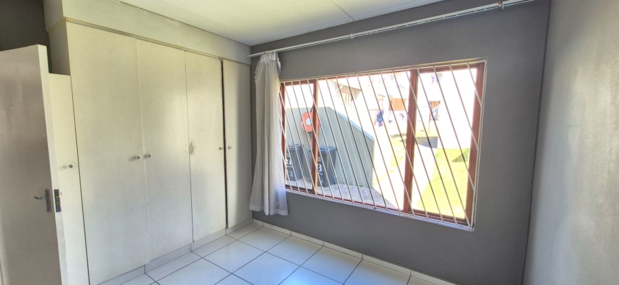 To Let 2 Bedroom Property for Rent in Mondeor Gauteng