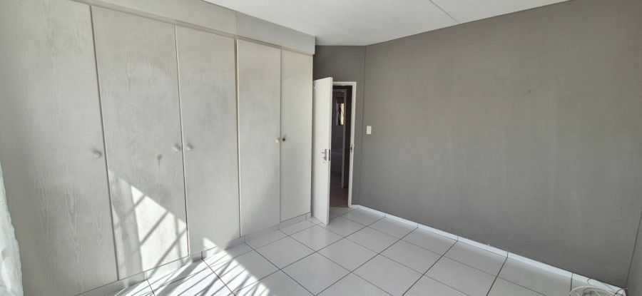 To Let 2 Bedroom Property for Rent in Mondeor Gauteng