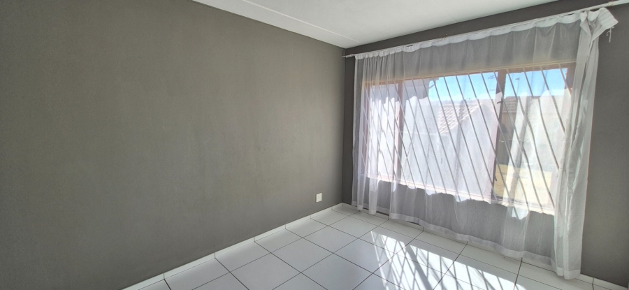 To Let 2 Bedroom Property for Rent in Mondeor Gauteng