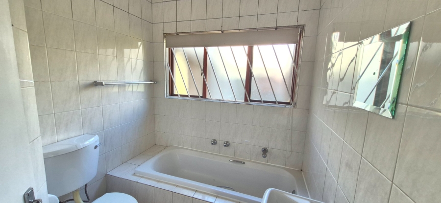 To Let 2 Bedroom Property for Rent in Mondeor Gauteng