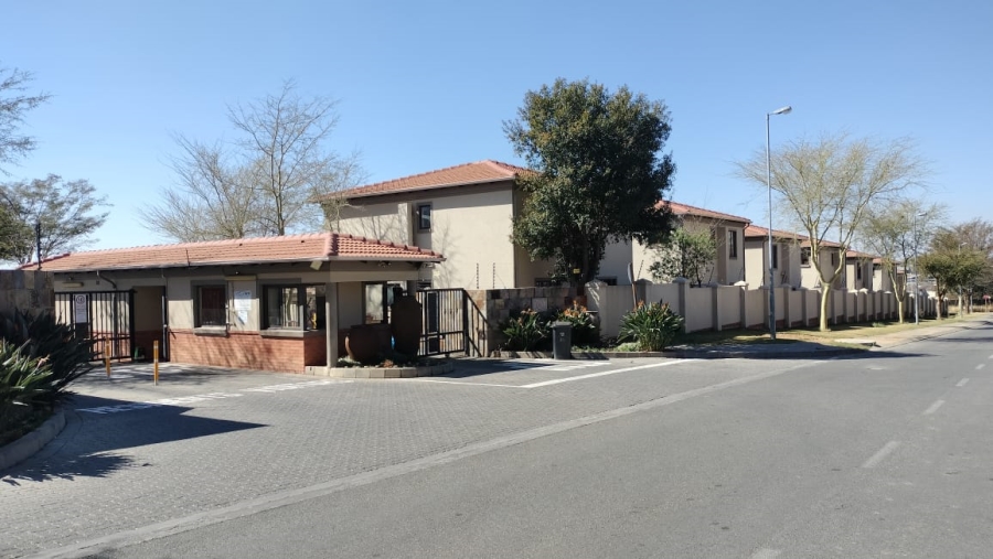 2 Bedroom Property for Sale in Noordwyk Gauteng