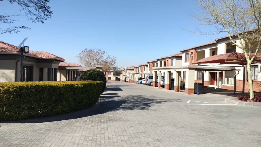 2 Bedroom Property for Sale in Noordwyk Gauteng