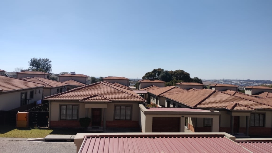 2 Bedroom Property for Sale in Noordwyk Gauteng