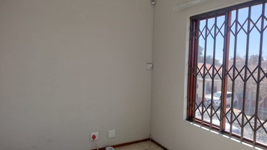 2 Bedroom Property for Sale in Noordwyk Gauteng