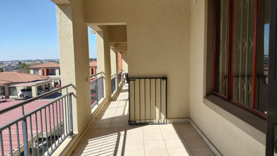 2 Bedroom Property for Sale in Noordwyk Gauteng