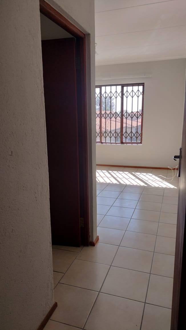 2 Bedroom Property for Sale in Noordwyk Gauteng